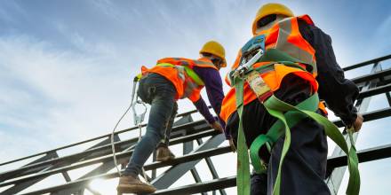 Die Basis-Unterweisung Arbeitssicherheit unterstützt euch dabei, euer Unternehmen sicher zu gestalten. © Shutterstock, Tong_stocker