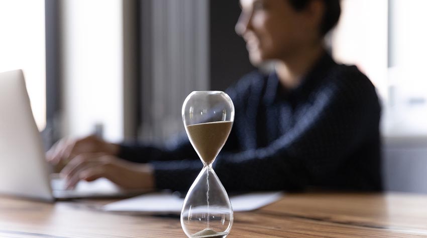 Das Arbeitszeitgesetz muss auch bei der Arbeit von zu Hause eingehalten werden. © Shutterstock, fizkes
