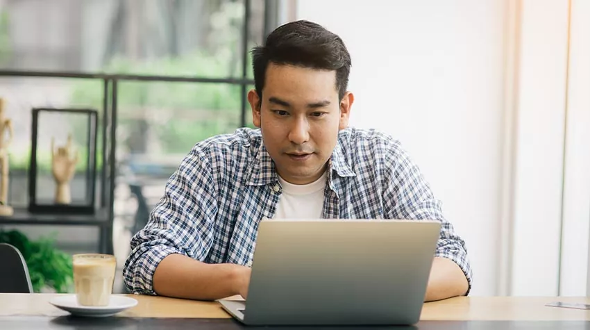 Online-Unterweisungen können bei der Arbeitssicherheit Sofort ganz einfach und rechtssicher durchgeführt werden. © Shutterstock, Happy Together