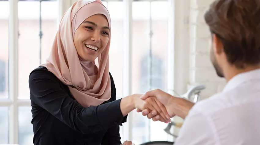 Nachhaltige Beziehungen stärken das Unternehmen. © Shutterstock, fizkes