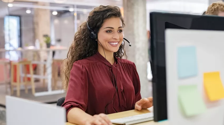 Die Verwendung von Headsets kann eine praktische Maßnahme zu konzentrierterem Arbeiten sein. © Shutterstock, Rido