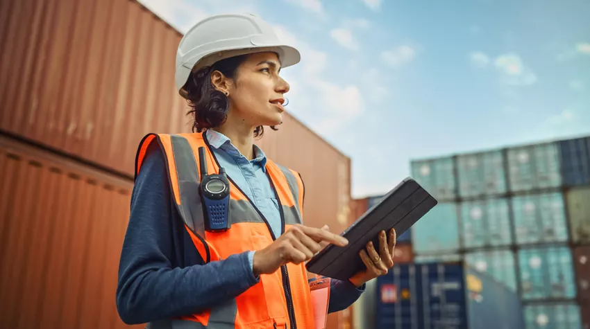 Nicht jede Person darf Sifa werden. Erst müssen einige Grundqualifikationen erlernt werden. © Shutterstock, Gorodenkoff