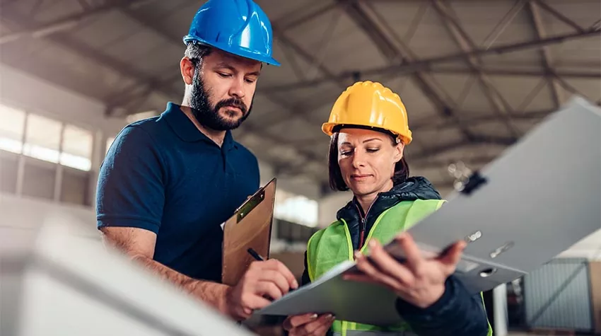 Eine Unterweisung im Unternehmen könnt ihr auch online durchführen. © Shutterstock, Zivica Kerkez