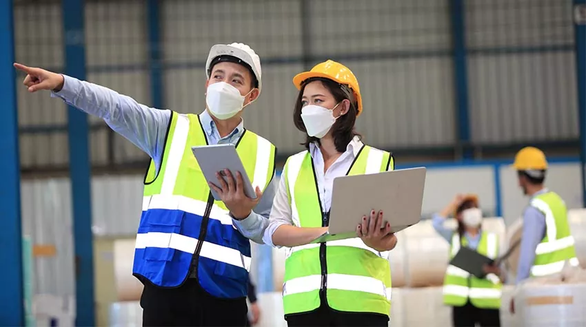 Die Sifa ist ein wichtiger Bestandteil, um in eurem Unternehmen die Arbeitssicherheit zu gewährleisten. © Shutterstock, MNBB Studio