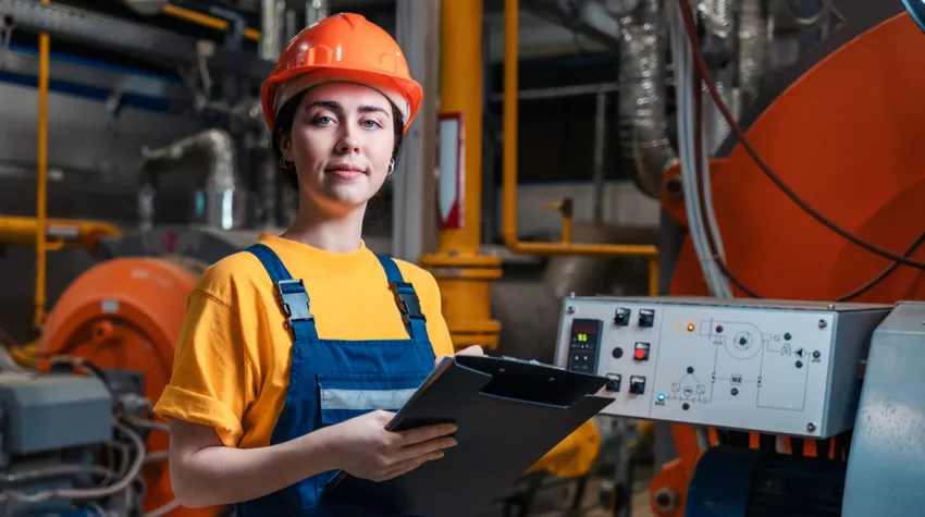 In eurem Unternehmen wurde durch die Gefährdungsbeurteilung ein hohes Brandrisiko ermittelt? Dann kann es an der Zeit sein, einen Brandschutzbeauftragten zu ernennen. © Shutterstock, STEKLO