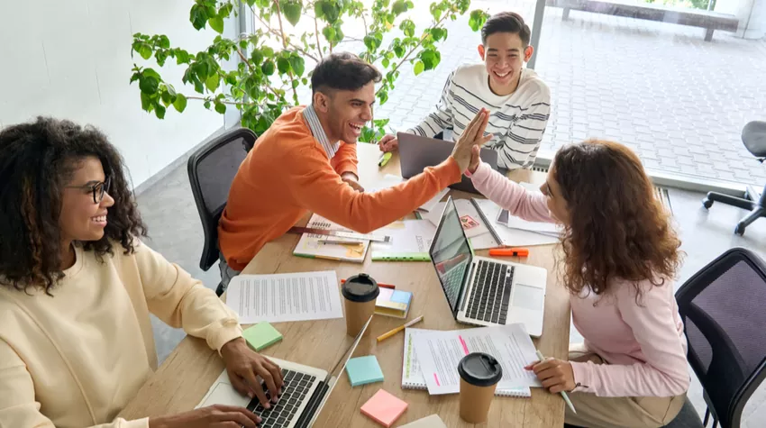 Verantwortung im Unternehmen zu übernehmen steht bei der Gen Z hoch im Kurs – sie wollen aktiv mitbestimmen. © Shutterstock, Ground Picture