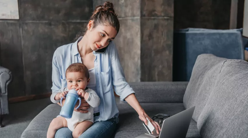 Die Arbeit im Homeoffice kann für Angestellte mit Kindern eine Erleichterung darstellen. © Shutterstock, LightField Studios