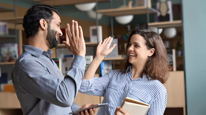 Wenn mehrere Personen gemeinsam ein Unternehmen gründen, spricht man von einer Gesellschaft bürgerlichen Rechts. © Shutterstock, Ground Picture