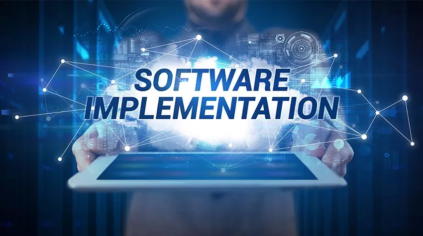 Eine neue Software Implementation kann eurem Unternehmen bei der Weiterentwicklung helfen. © Shutterstock, ra2 studio