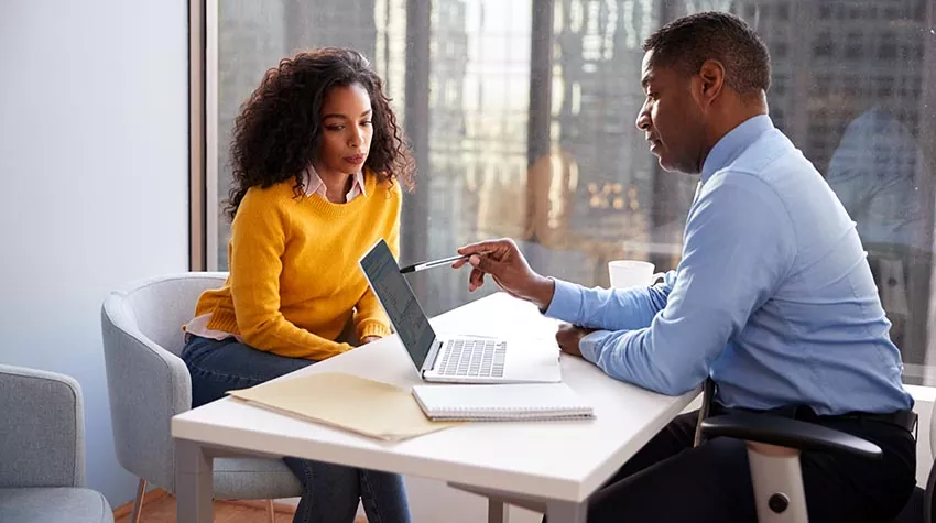 Das EAP kann in vielen Bereichen eingesetzt werden und dient dabei als neutrale Drittpartei. © Shutterstock, Monkey Business Images