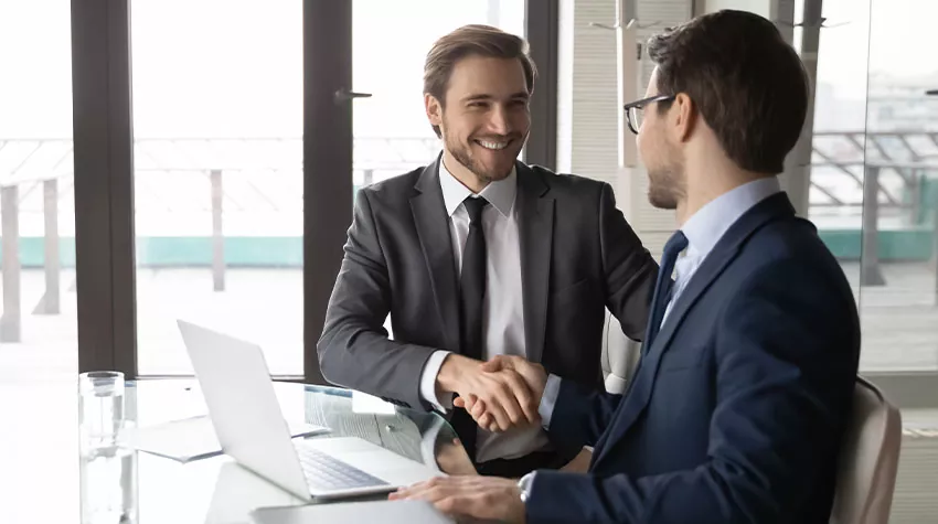 Ein gutes Onboarding funktioniert am besten, wenn ihr euch vorher einen genauen Plan überlegt. © Shutterstock fizkes